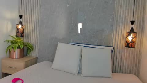 Snapshot of emili__hot chatting on 09.24.25 Emily online show from 09.24.25