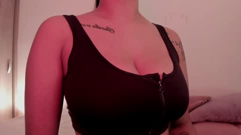 Emilia Big Boobs online show from 12.30.24