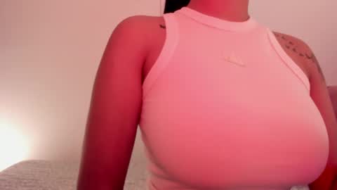 Emilia Big Boobs online show from 01.03.25