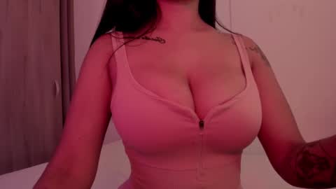 Emilia Big Boobs online show from 01.06.25