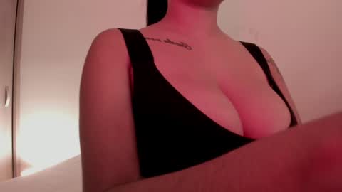 Emilia Big Boobs online show from 01.28.25