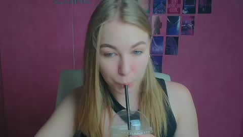 Snapshot of emilia_ilia chatting on 06.23.26 Emilia online show from 06.23.26