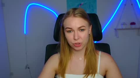 Snapshot of emilia_ilia chatting on 06.29.26 Emilia online show from 06.29.26