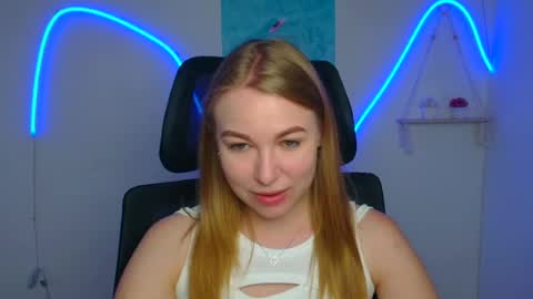 Snapshot of emilia_ilia chatting on 06.30.26 Emilia online show from 06.30.26