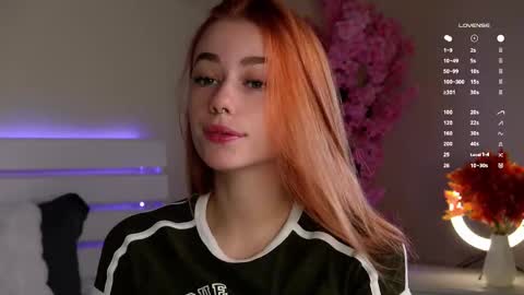 Snapshot of emiliaheather chatting on 11.11.25 Tessa online show from 11.11.25