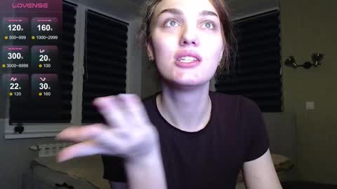 Snapshot of emiliarhodes chatting on 10.19.25 Emi online show from 10.19.25