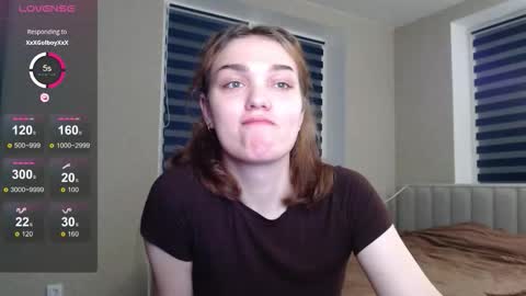 Snapshot of emiliarhodes chatting on 10.23.25 Emi online show from 10.23.25