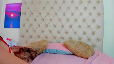 Snapshot of emilieandblake chatting on 01.05.25 emilieandblake online show from 01.05.25