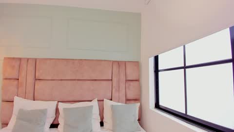 Emillie online show from 12.25.24