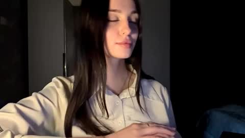 Snapshot of emilisan chatting on 06.02.26 Emili online show from 06.02.26
