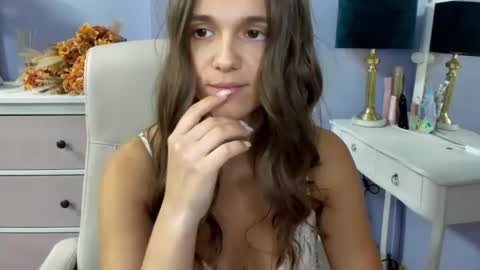 Snapshot of emilly_lust99 chatting on 06.15.26 Emilly online show from 06.15.26