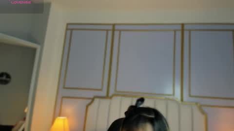 Snapshot of emilly_mell chatting on 11.15.25 emilly_mell online show from 11.15.25