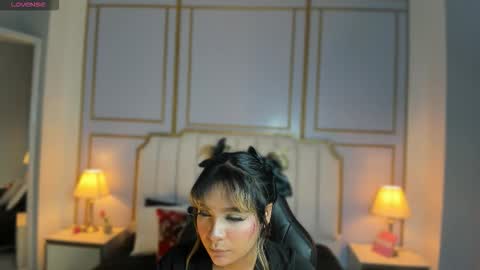 Snapshot of emilly_mell chatting on 11.16.25 emilly_mell online show from 11.16.25