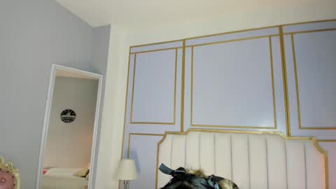 Snapshot of emilly_mell chatting on 11.20.25 emilly_mell online show from 11.20.25