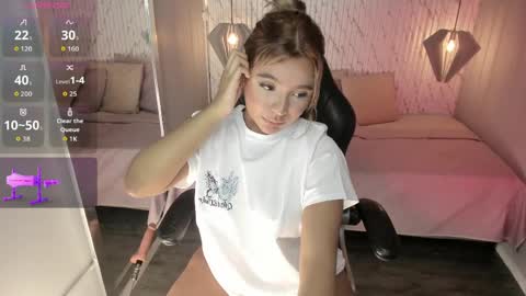 Snapshot of emilly_mell chatting on 04.09.26 emilly_mell online show from 04.09.26