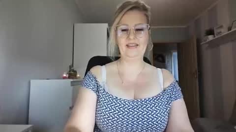 EmillyLove online show from 02.26.26