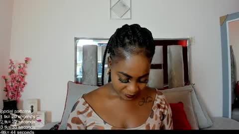 Snapshot of emillyroaa chatting on 06.18.26 Emilly Roa online show from 06.18.26