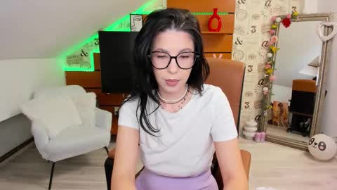 EmillyTaylor online show from 11.14.25