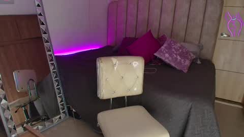  emily valentina     online show from 02.13.25