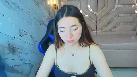 Snapshot of emily__r chatting on 01.19.26 Emily online show from 01.19.26