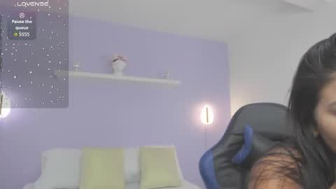 Snapshot of emily_castle chatting on 07.27.26 E M I online show from 07.27.26