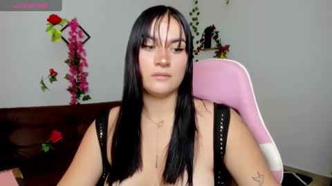 Snapshot of emily_coraline chatting on 02.19.25 Emily online show from 02.19.25