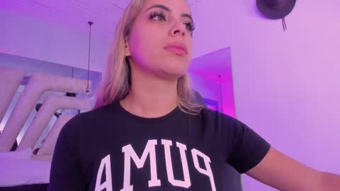 Snapshot of emily_ellen chatting on 10.18.25 Emily online show from 10.18.25