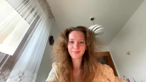 Snapshot of emily_in_parisss chatting on 10.09.25 Emily  online show from 10.09.25