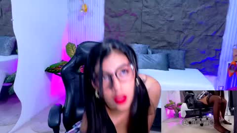 Snapshot of emily_jones3 chatting on 05.29.26 Emily online show from 05.29.26