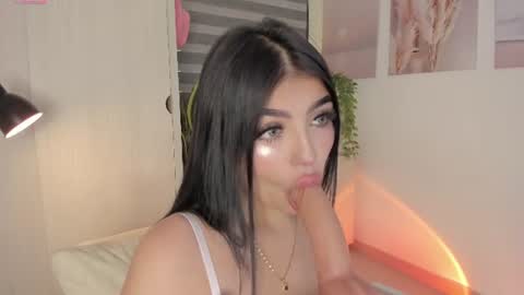 EmilyKenner  Independent model  online show from 07.07.26