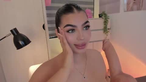 EmilyKenner  Independent model  online show from 07.24.26