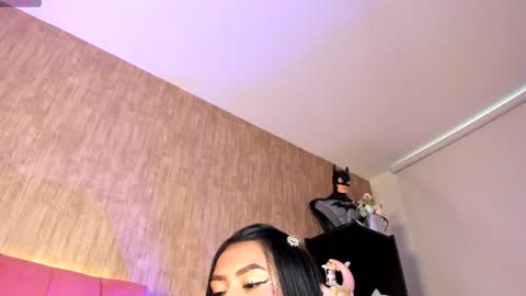 Snapshot of emily_klarence chatting on 06.19.26 Emily online show from 06.19.26