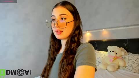 Snapshot of emily_lews chatting on 03.05.26 Emily online show from 03.05.26