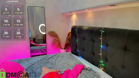 Snapshot of emily_lews chatting on 03.27.26 Emily online show from 03.27.26