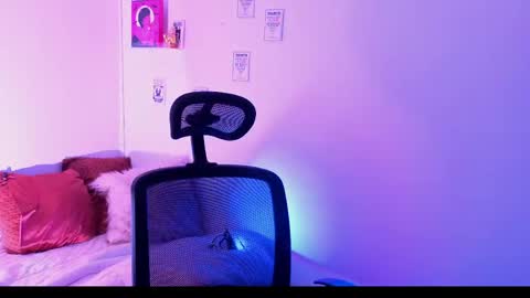 Emily Lindey online show from 04.29.26