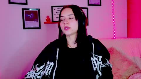 Emily Lindey online show from 08.05.26