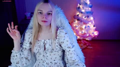 Snapshot of emily_nyaffe chatting on 12.22.24 Lia online show from 12.22.24