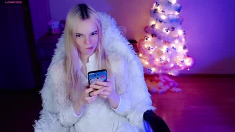 Snapshot of emily_nyaffe chatting on 12.23.24 Lia online show from 12.23.24