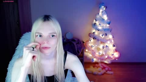 Snapshot of emily_nyaffe chatting on 12.23.24 Lia online show from 12.23.24
