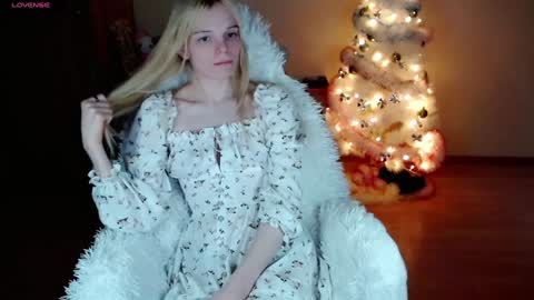 Snapshot of emily_nyaffe chatting on 01.08.25 Lia online show from 01.08.25