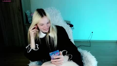 Snapshot of emily_nyaffe chatting on 02.09.25 Lia online show from 02.09.25