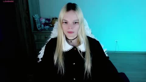 Snapshot of emily_nyaffe chatting on 02.10.25 Lia online show from 02.10.25