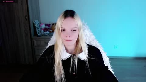 Snapshot of emily_nyaffe chatting on 02.11.25 Lia online show from 02.11.25