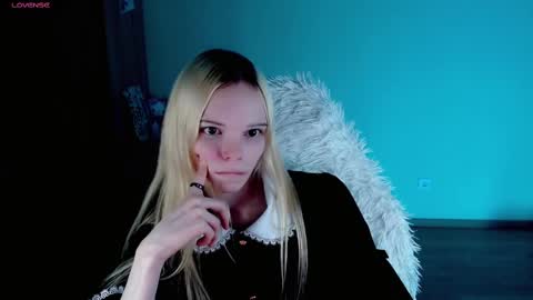 Snapshot of emily_nyaffe chatting on 02.12.25 Lia online show from 02.12.25
