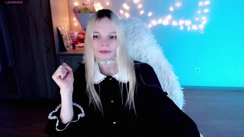 Snapshot of emily_nyaffe chatting on 02.21.25 Lia online show from 02.21.25