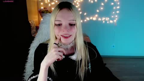 Snapshot of emily_nyaffe chatting on 02.25.25 Lia online show from 02.25.25