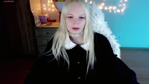 Snapshot of emily_nyaffe chatting on 02.27.25 Lia online show from 02.27.25