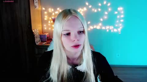 Snapshot of emily_nyaffe chatting on 02.27.25 Lia online show from 02.27.25