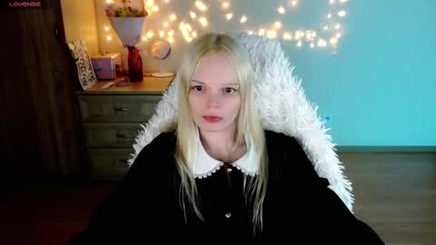 Snapshot of emily_nyaffe chatting on 02.28.25 Lia online show from 02.28.25