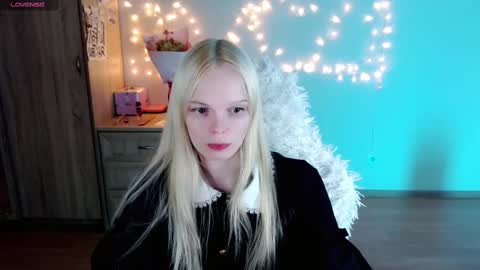 Snapshot of emily_nyaffe chatting on 03.03.25 Lia online show from 03.03.25